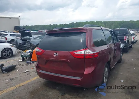 2017 Toyota Sienna Le 8 Passenger z USA, uszkodzony, nr VIN 5TDKZ3DC6HS822945